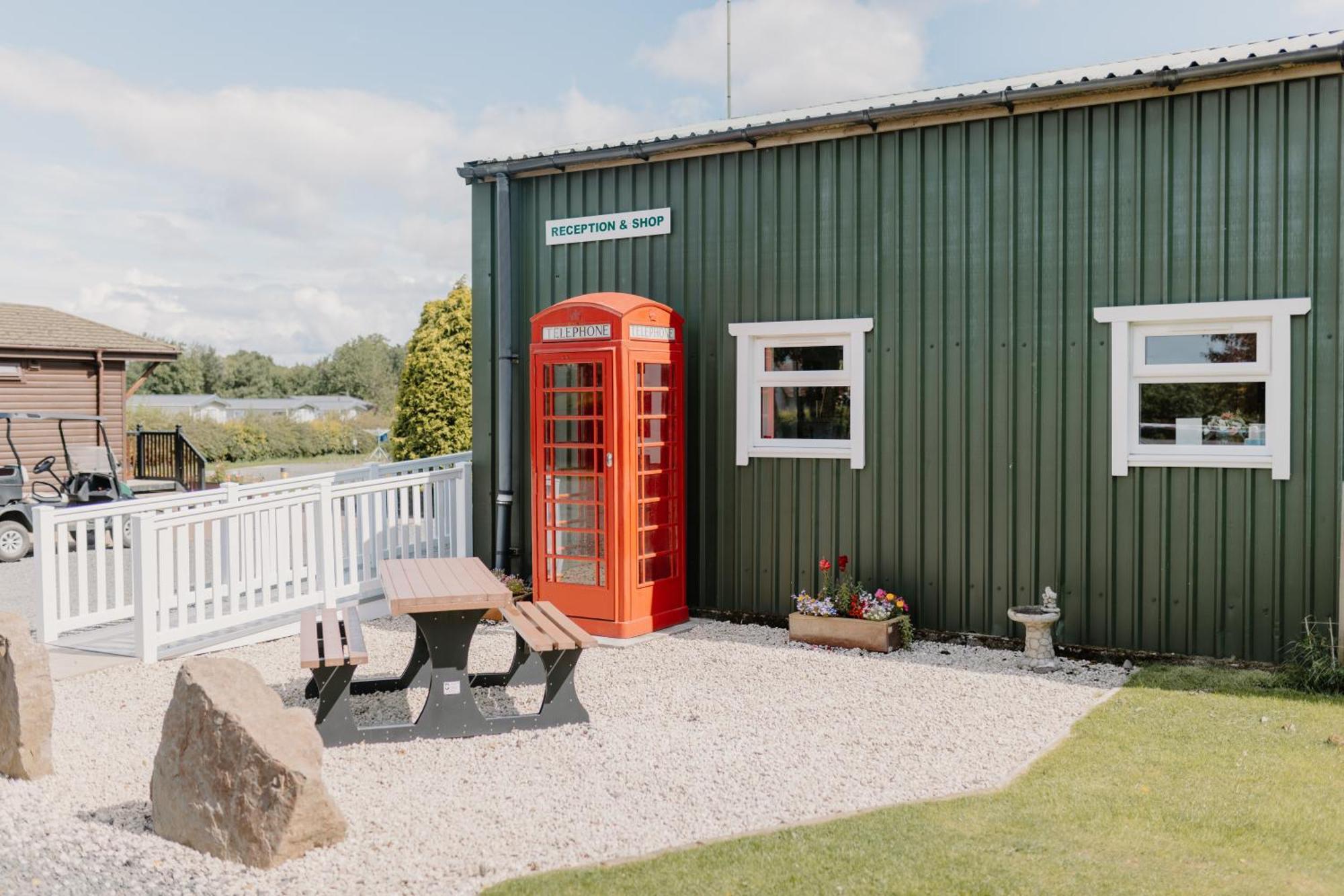 Newbridge  Linwater Caravan Park - Luxury Lodges And Static Caravans Near Edinburgh מראה חיצוני תמונה